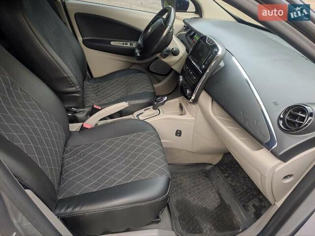 Сірий Рено Зое, об'ємом двигуна 0 л та пробігом 72 тис. км за 8000 $, фото 26 на Automoto.ua