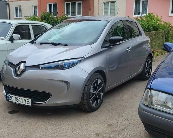 Серый Рено Зое, объемом двигателя 0 л и пробегом 90 тыс. км за 7400 $, фото 22 на Automoto.ua