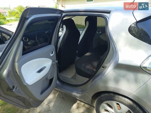 Серый Рено Зое, объемом двигателя 0 л и пробегом 96 тыс. км за 7700 $, фото 21 на Automoto.ua