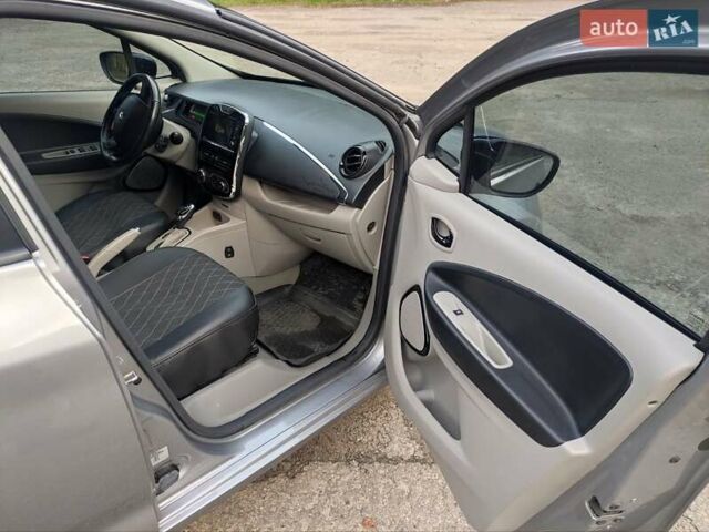 Сірий Рено Зое, об'ємом двигуна 0 л та пробігом 72 тис. км за 8000 $, фото 27 на Automoto.ua