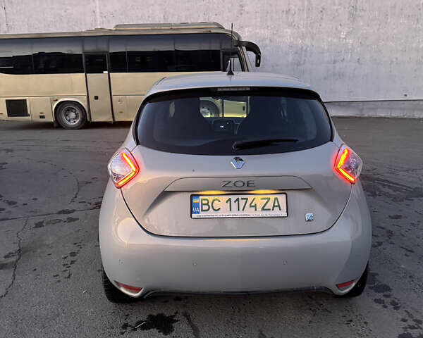 Серый Рено Зое, объемом двигателя 0 л и пробегом 84 тыс. км за 7200 $, фото 3 на Automoto.ua