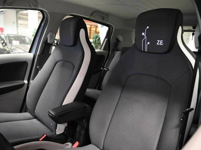 Серый Рено Зое, объемом двигателя 0 л и пробегом 97 тыс. км за 5700 $, фото 14 на Automoto.ua