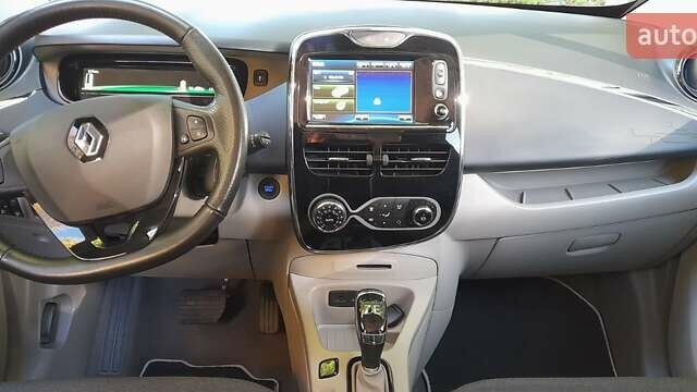 Серый Рено Зое, объемом двигателя 0 л и пробегом 80 тыс. км за 7200 $, фото 27 на Automoto.ua