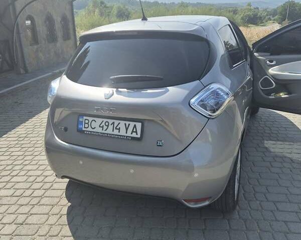 Серый Рено Зое, объемом двигателя 0 л и пробегом 96 тыс. км за 7700 $, фото 12 на Automoto.ua