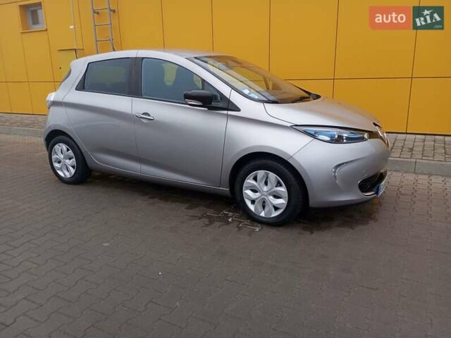 Серый Рено Зое, объемом двигателя 0 л и пробегом 44 тыс. км за 6500 $, фото 14 на Automoto.ua