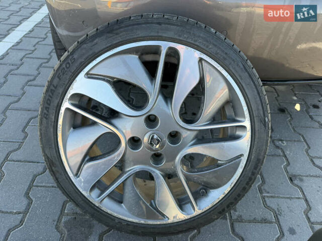 Серый Рено Зое, объемом двигателя 0 л и пробегом 118 тыс. км за 8950 $, фото 27 на Automoto.ua