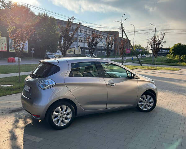 Серый Рено Зое, объемом двигателя 0 л и пробегом 125 тыс. км за 7500 $, фото 5 на Automoto.ua