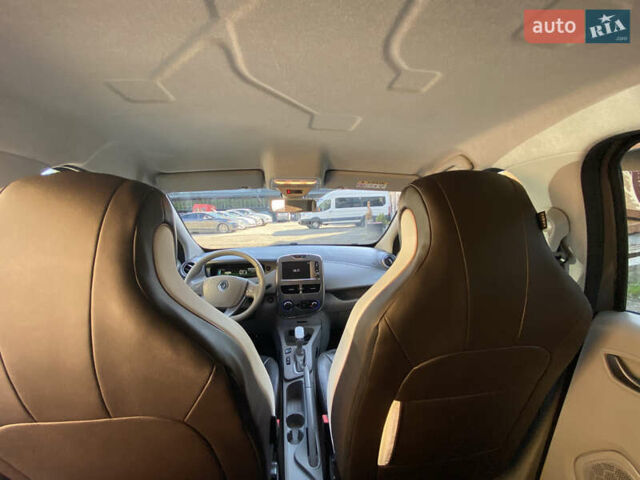 Серый Рено Зое, объемом двигателя 0 л и пробегом 151 тыс. км за 8900 $, фото 6 на Automoto.ua
