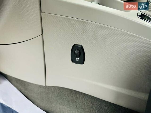 Серый Рено Зое, объемом двигателя 0 л и пробегом 85 тыс. км за 8444 $, фото 73 на Automoto.ua