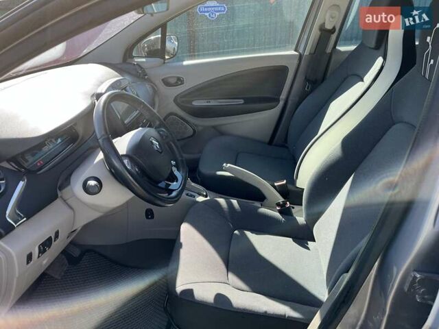 Серый Рено Зое, объемом двигателя 0 л и пробегом 113 тыс. км за 8000 $, фото 9 на Automoto.ua