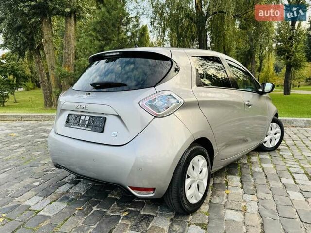 Серый Рено Зое, объемом двигателя 0 л и пробегом 85 тыс. км за 8444 $, фото 41 на Automoto.ua