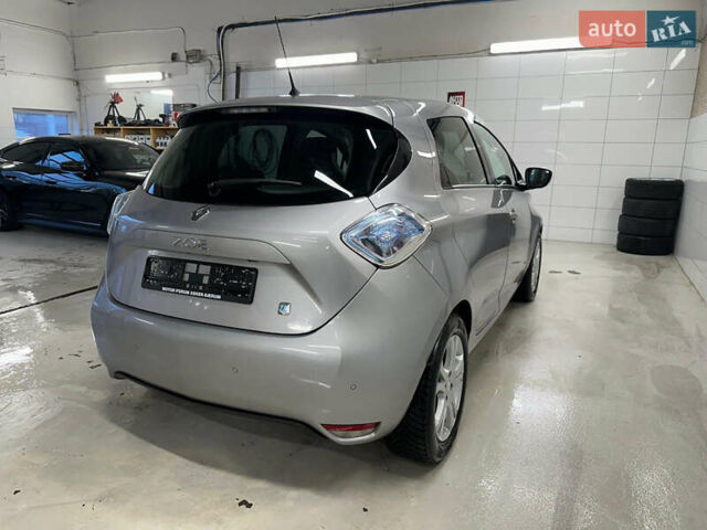 Серый Рено Зое, объемом двигателя 0 л и пробегом 47 тыс. км за 4450 $, фото 9 на Automoto.ua