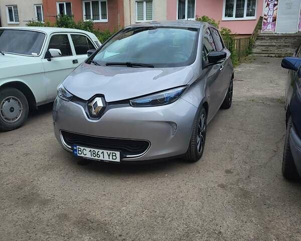 Серый Рено Зое, объемом двигателя 0 л и пробегом 90 тыс. км за 7400 $, фото 2 на Automoto.ua