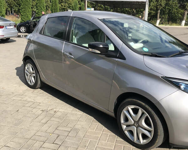 Серый Рено Зое, объемом двигателя 0 л и пробегом 81 тыс. км за 6999 $, фото 4 на Automoto.ua