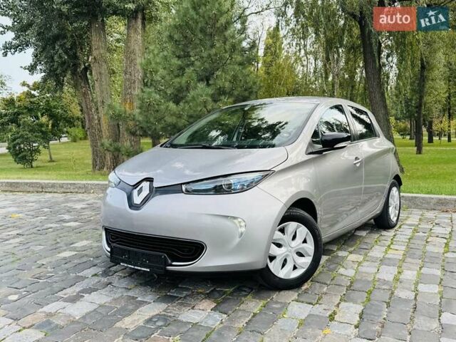 Серый Рено Зое, объемом двигателя 0 л и пробегом 85 тыс. км за 8444 $, фото 4 на Automoto.ua