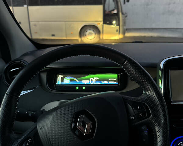 Серый Рено Зое, объемом двигателя 0 л и пробегом 84 тыс. км за 7200 $, фото 15 на Automoto.ua