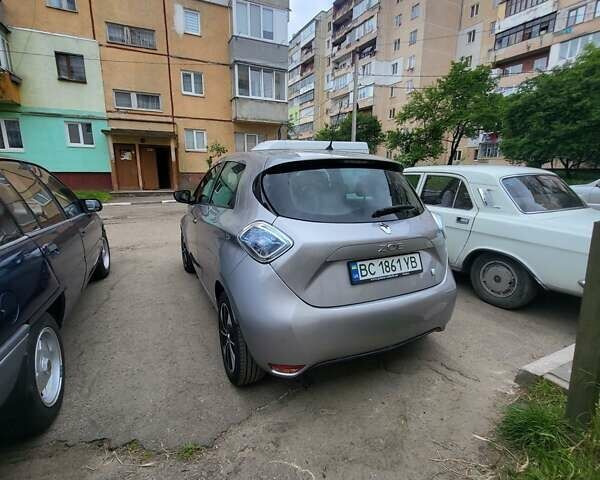 Серый Рено Зое, объемом двигателя 0 л и пробегом 90 тыс. км за 7400 $, фото 9 на Automoto.ua