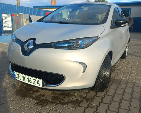 Серый Рено Зое, объемом двигателя 0 л и пробегом 105 тыс. км за 7500 $, фото 3 на Automoto.ua
