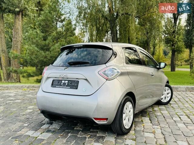 Серый Рено Зое, объемом двигателя 0 л и пробегом 85 тыс. км за 8444 $, фото 39 на Automoto.ua