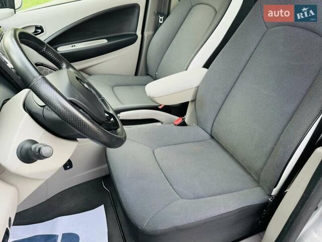 Серый Рено Зое, объемом двигателя 0 л и пробегом 85 тыс. км за 8444 $, фото 71 на Automoto.ua