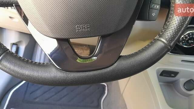 Серый Рено Зое, объемом двигателя 0 л и пробегом 80 тыс. км за 7200 $, фото 20 на Automoto.ua