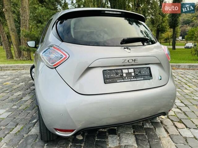 Серый Рено Зое, объемом двигателя 0 л и пробегом 85 тыс. км за 8444 $, фото 55 на Automoto.ua