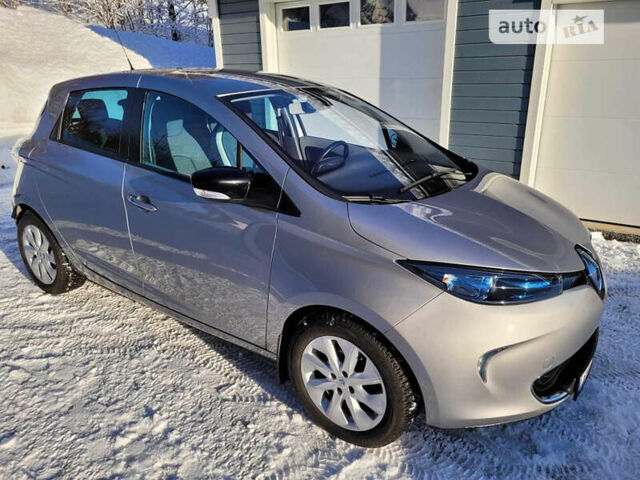 Серый Рено Зое, объемом двигателя 0 л и пробегом 87 тыс. км за 9599 $, фото 20 на Automoto.ua