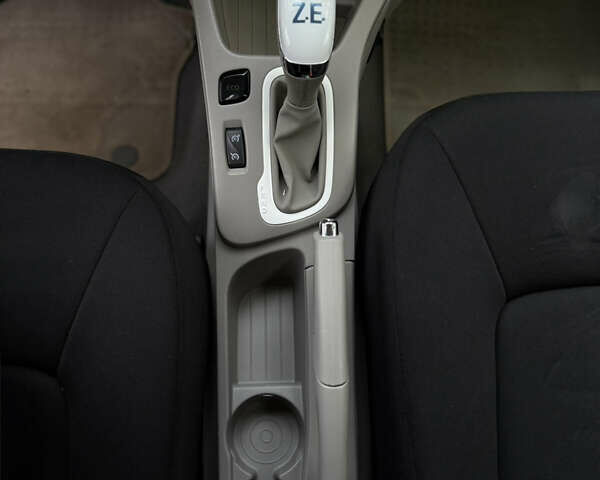 Сірий Рено Зое, об'ємом двигуна 0 л та пробігом 115 тис. км за 6499 $, фото 11 на Automoto.ua