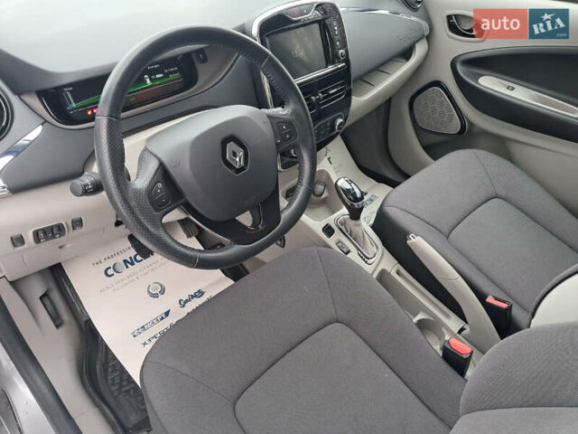 Серый Рено Зое, объемом двигателя 0 л и пробегом 47 тыс. км за 4450 $, фото 13 на Automoto.ua