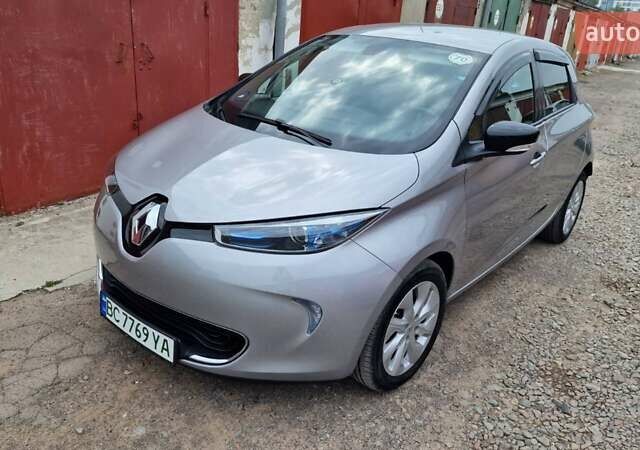 Серый Рено Зое, объемом двигателя 0 л и пробегом 83 тыс. км за 9000 $, фото 1 на Automoto.ua