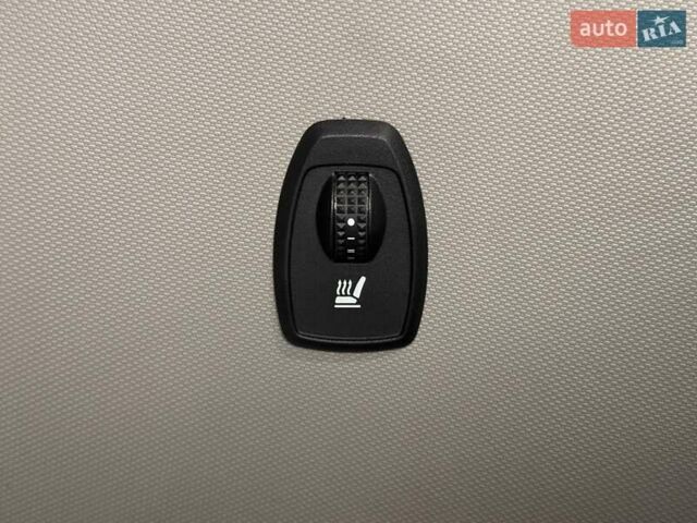 Серый Рено Зое, объемом двигателя 0 л и пробегом 61 тыс. км за 7300 $, фото 22 на Automoto.ua