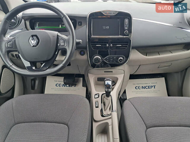 Серый Рено Зое, объемом двигателя 0 л и пробегом 47 тыс. км за 4450 $, фото 15 на Automoto.ua