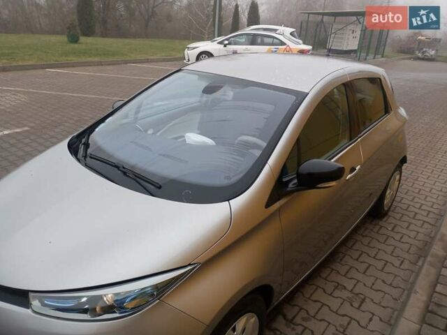 Серый Рено Зое, объемом двигателя 0 л и пробегом 44 тыс. км за 6500 $, фото 16 на Automoto.ua