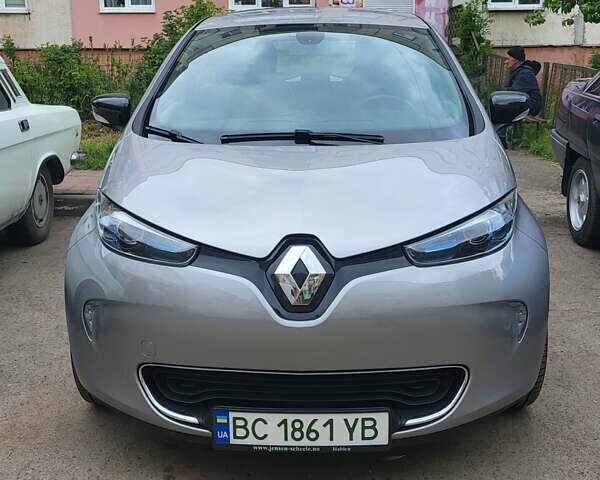 Серый Рено Зое, объемом двигателя 0 л и пробегом 90 тыс. км за 7400 $, фото 21 на Automoto.ua