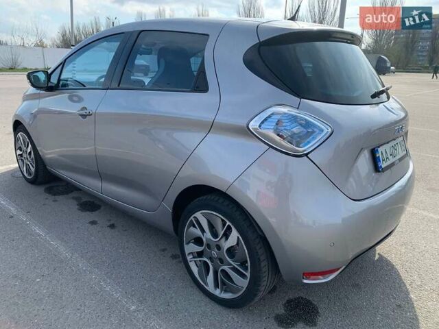 Серый Рено Зое, объемом двигателя 0 л и пробегом 113 тыс. км за 8000 $, фото 5 на Automoto.ua