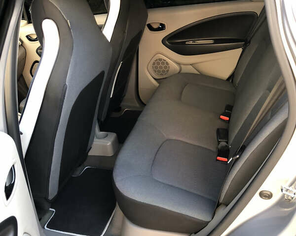 Сірий Рено Зое, об'ємом двигуна 0 л та пробігом 89 тис. км за 10000 $, фото 12 на Automoto.ua