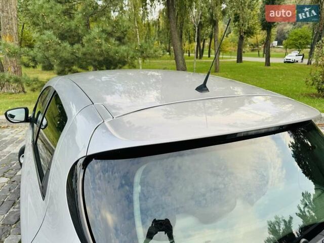 Серый Рено Зое, объемом двигателя 0 л и пробегом 85 тыс. км за 8444 $, фото 60 на Automoto.ua
