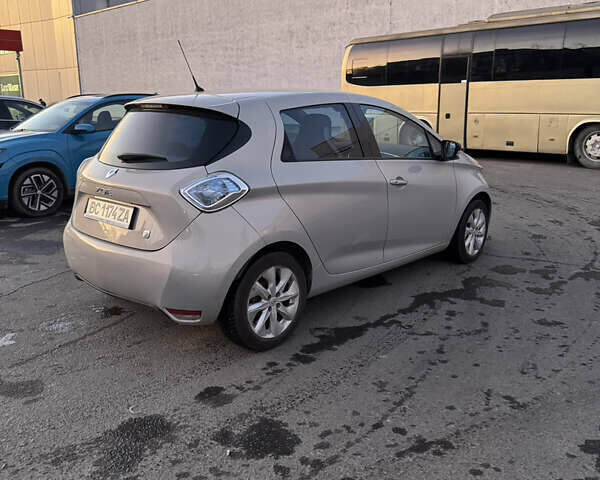 Серый Рено Зое, объемом двигателя 0 л и пробегом 84 тыс. км за 7200 $, фото 7 на Automoto.ua