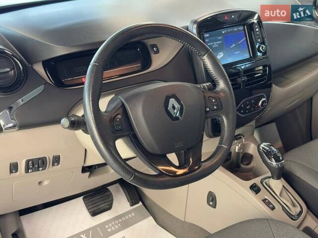 Серый Рено Зое, объемом двигателя 0 л и пробегом 61 тыс. км за 7300 $, фото 20 на Automoto.ua