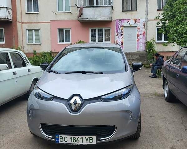 Серый Рено Зое, объемом двигателя 0 л и пробегом 90 тыс. км за 7400 $, фото 24 на Automoto.ua