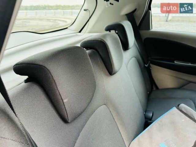 Серый Рено Зое, объемом двигателя 0 л и пробегом 85 тыс. км за 8444 $, фото 103 на Automoto.ua