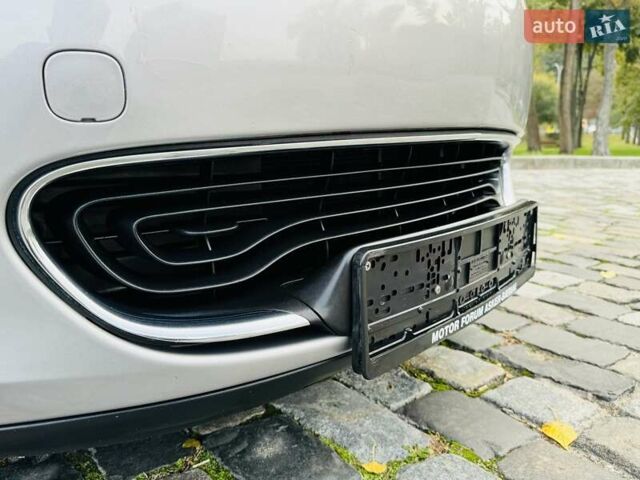 Серый Рено Зое, объемом двигателя 0 л и пробегом 85 тыс. км за 8444 $, фото 26 на Automoto.ua