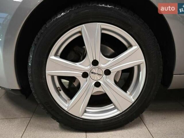 Серый Рено Зое, объемом двигателя 0 л и пробегом 97 тыс. км за 4570 $, фото 9 на Automoto.ua