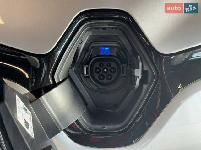 Серый Рено Зое, объемом двигателя 0 л и пробегом 61 тыс. км за 7300 $, фото 42 на Automoto.ua