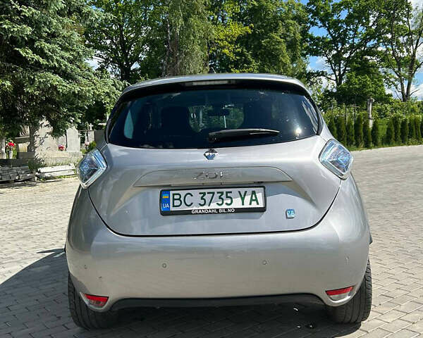 Серый Рено Зое, объемом двигателя 0 л и пробегом 94 тыс. км за 8300 $, фото 5 на Automoto.ua