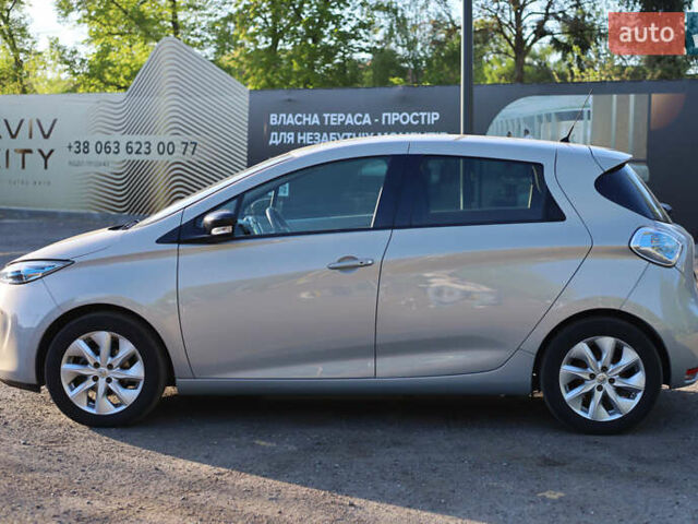 Серый Рено Зое, объемом двигателя 0 л и пробегом 52 тыс. км за 8200 $, фото 8 на Automoto.ua