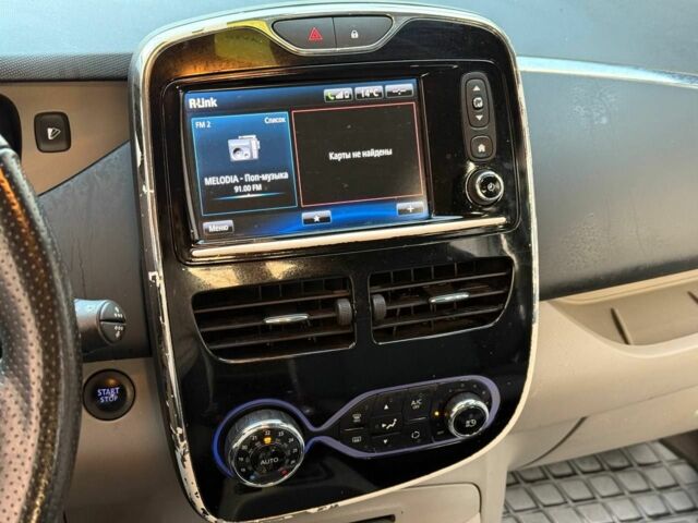 Серый Рено Зое, объемом двигателя 0 л и пробегом 80 тыс. км за 7500 $, фото 6 на Automoto.ua