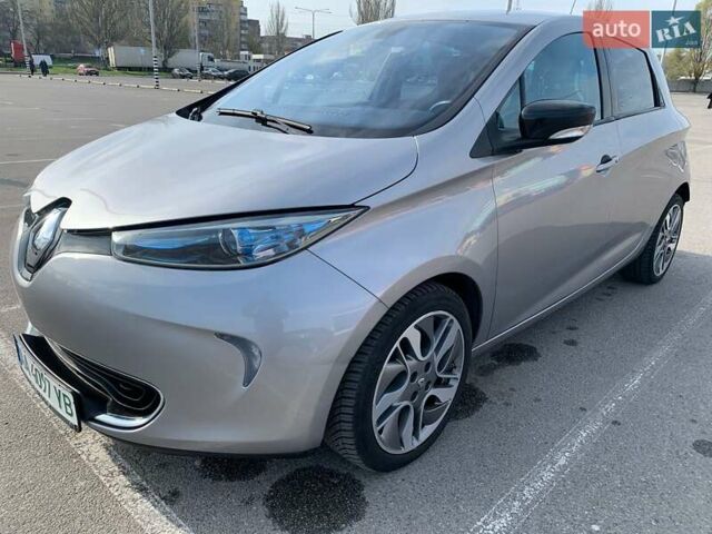 Серый Рено Зое, объемом двигателя 0 л и пробегом 113 тыс. км за 8000 $, фото 1 на Automoto.ua