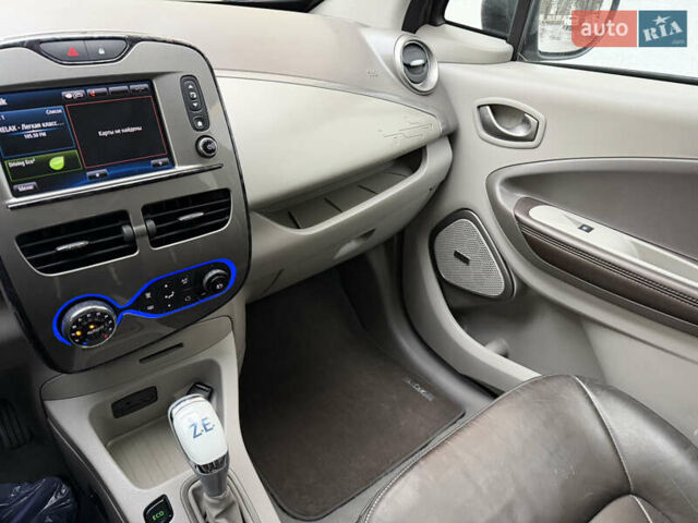 Серый Рено Зое, объемом двигателя 0 л и пробегом 118 тыс. км за 8950 $, фото 9 на Automoto.ua