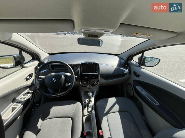 Серый Рено Зое, объемом двигателя 0 л и пробегом 101 тыс. км за 7600 $, фото 25 на Automoto.ua